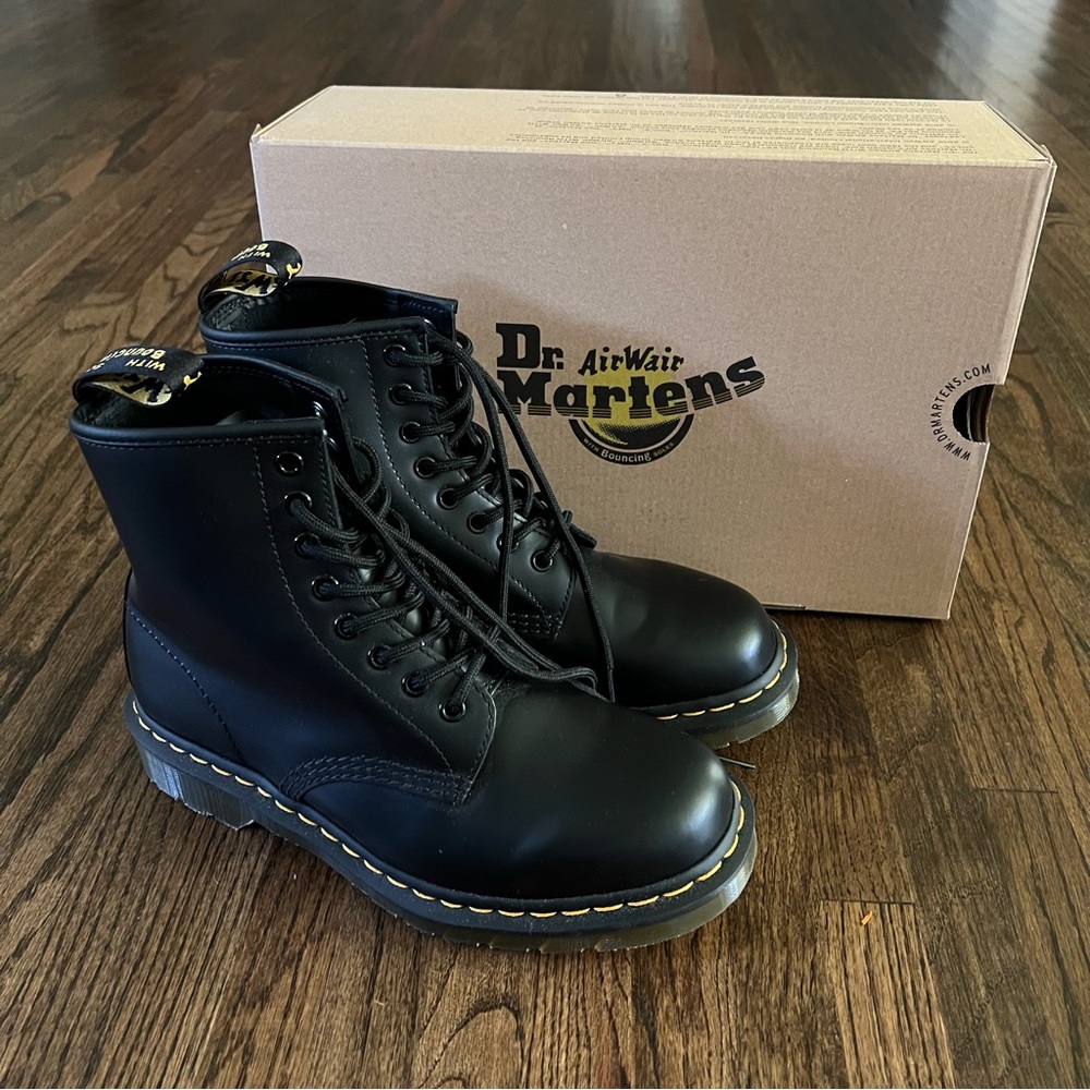 Dr. Martens 1460 Black Smooth Leather Combat Boot - Size Women’s 8, Men’s 7